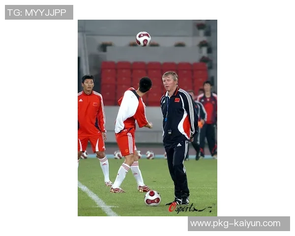 明扬天下足球引领新时代足球潮流助力青少年成长与发展